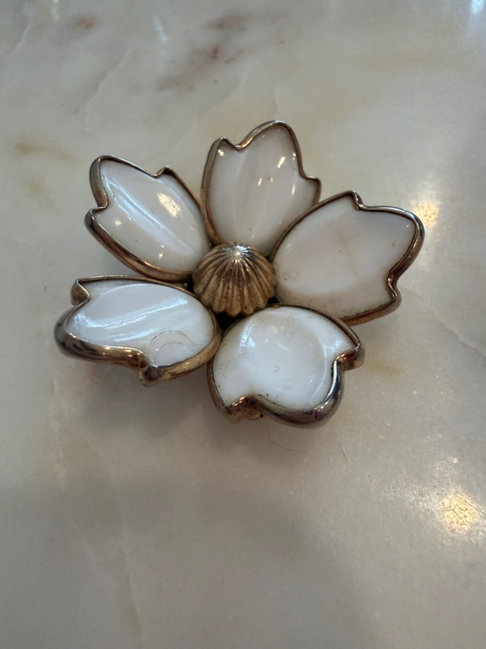 Trifari Gold Tone White Glass Petal Flower Pendant Brooch Pin Unsigned - Picture 2 of 6